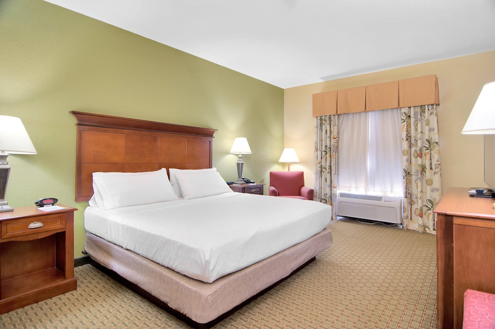 Suite, 1 King Bed (Walk-In Shower) - Photo 6