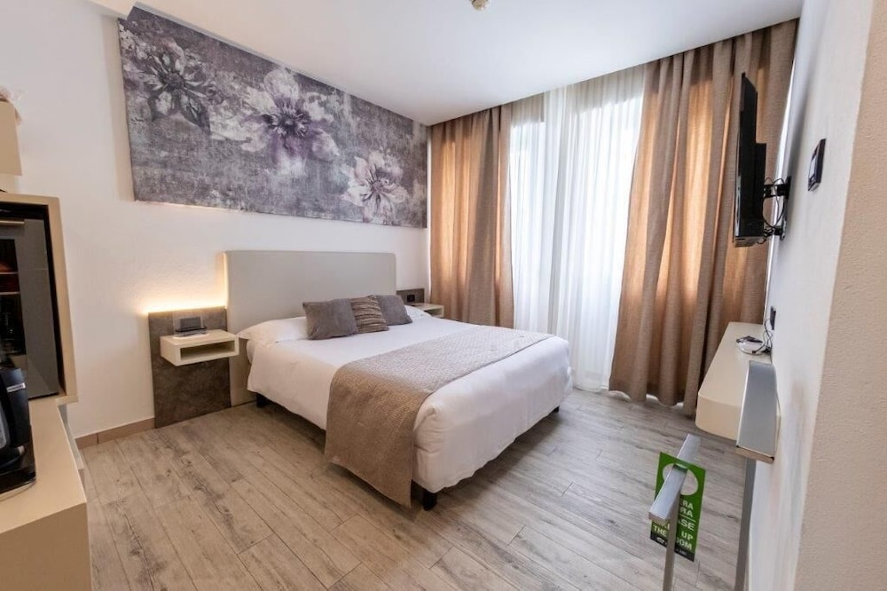 Double Room - Photo 5