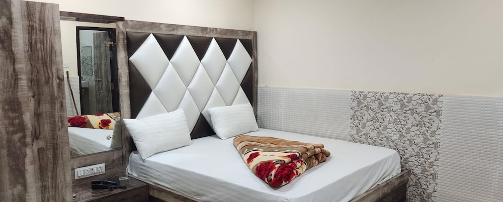Deluxe Triple Room, City View