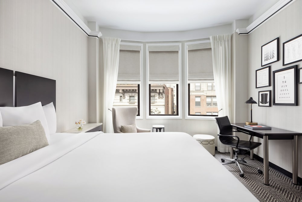 Standard Room, 1 King Bed thumbnail 6