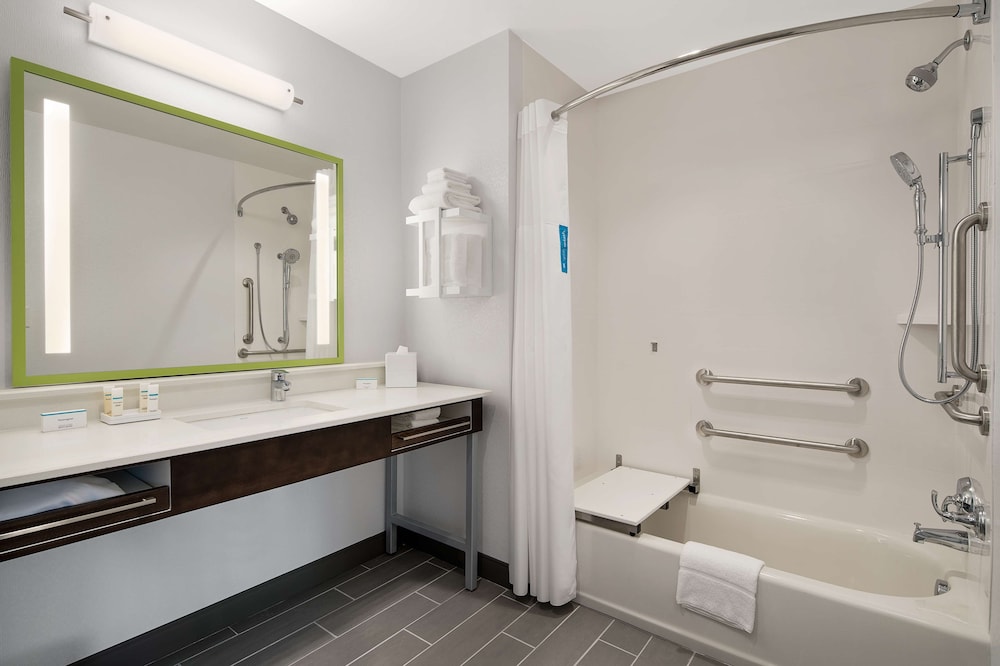 Suite, 2 Queen Beds, Accessible, Non Smoking (Mobility & Hearing, Roll-in Shower) - Photo 9