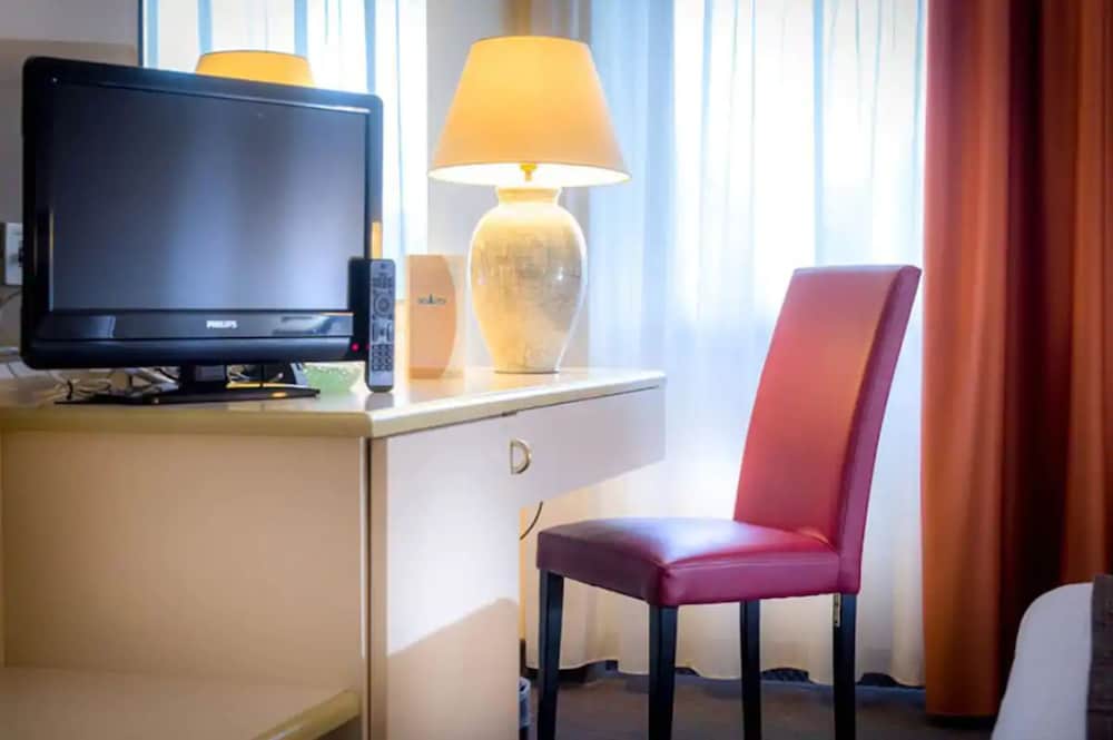 Double or Twin Room photo 3