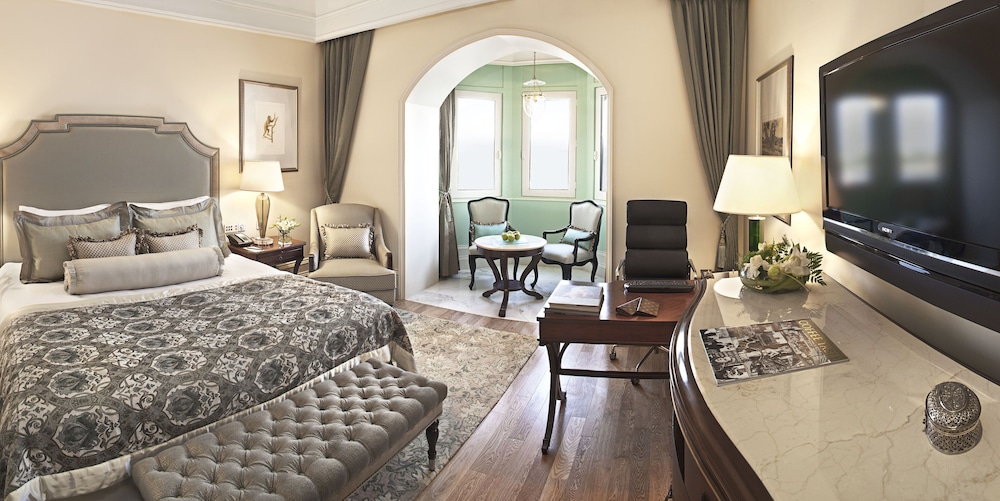Luxury Grande Room Sea View King Bed