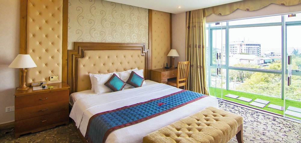 Suite, 1 Double Bed, Sea View photo 3