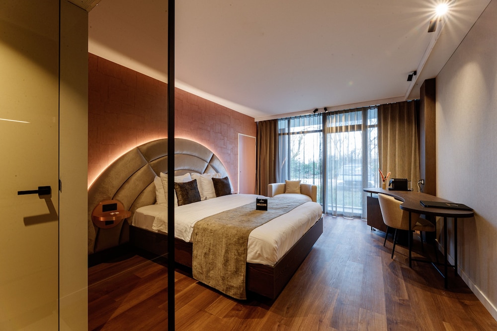 Deluxe Double Room - Photo 1