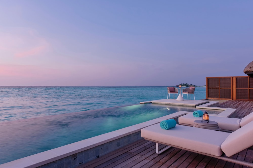Suite, 2 Bedrooms (Sunrise Water Suite King)