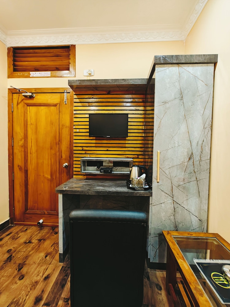 Deluxe Queen Room - Photo 5