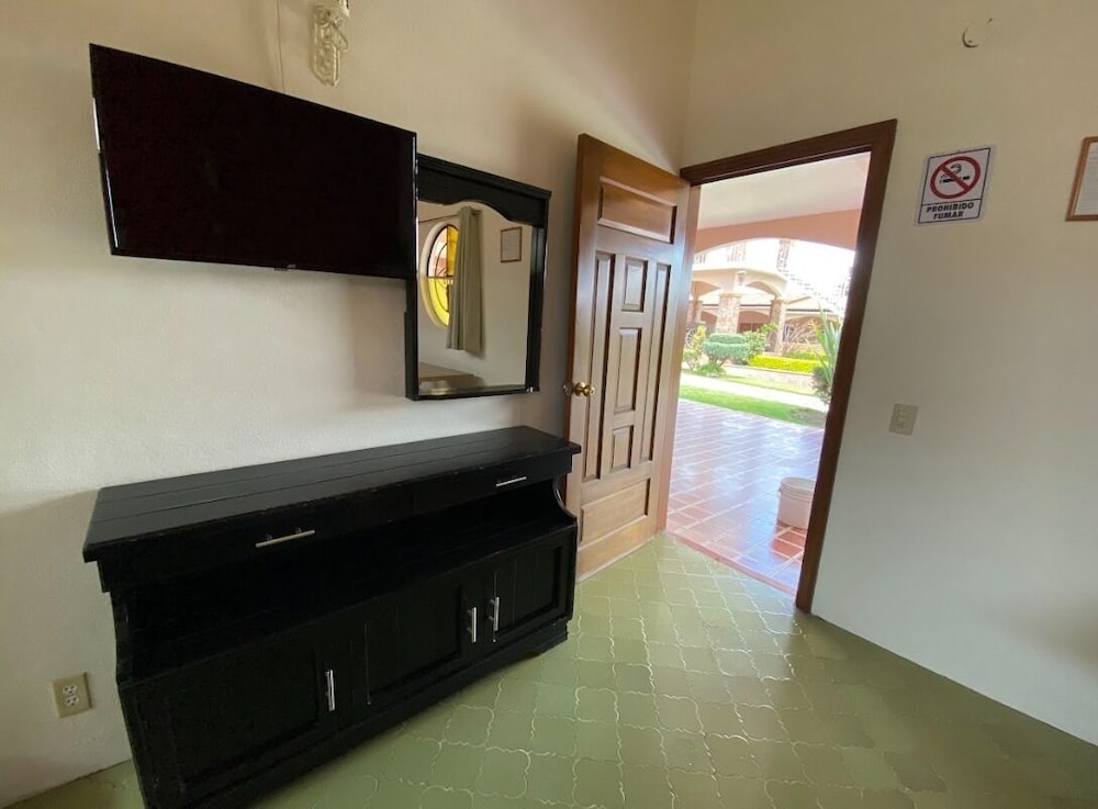 Basic Double Room, 1 Double Bed, Non Smoking photo 2