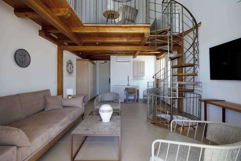 Queen Two-Bedroom Duplex Suite with Private Heated Pool and Hydromassage