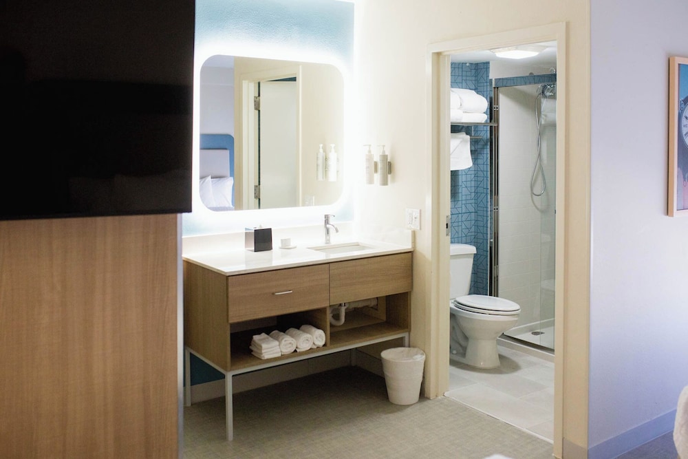 Studio Suite, 2 Queen Beds (Shower Only) - Photo 10