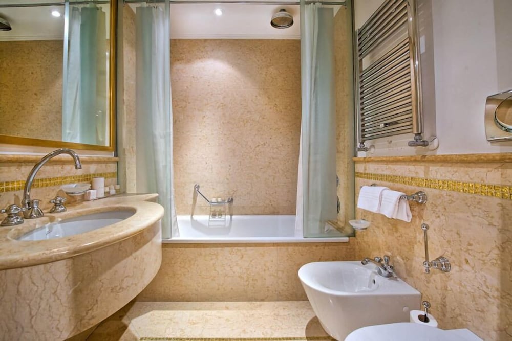 Standard Double or Twin Room photo 3