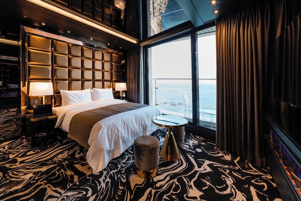 Deluxe Ocean Terrace - Photo 1