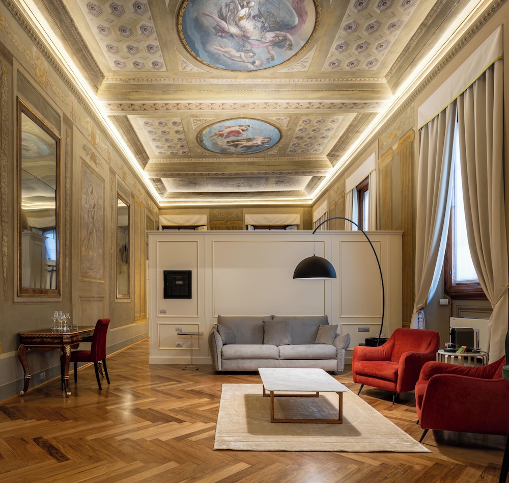 Executive Suite, 2 Bedrooms - Photo 1
