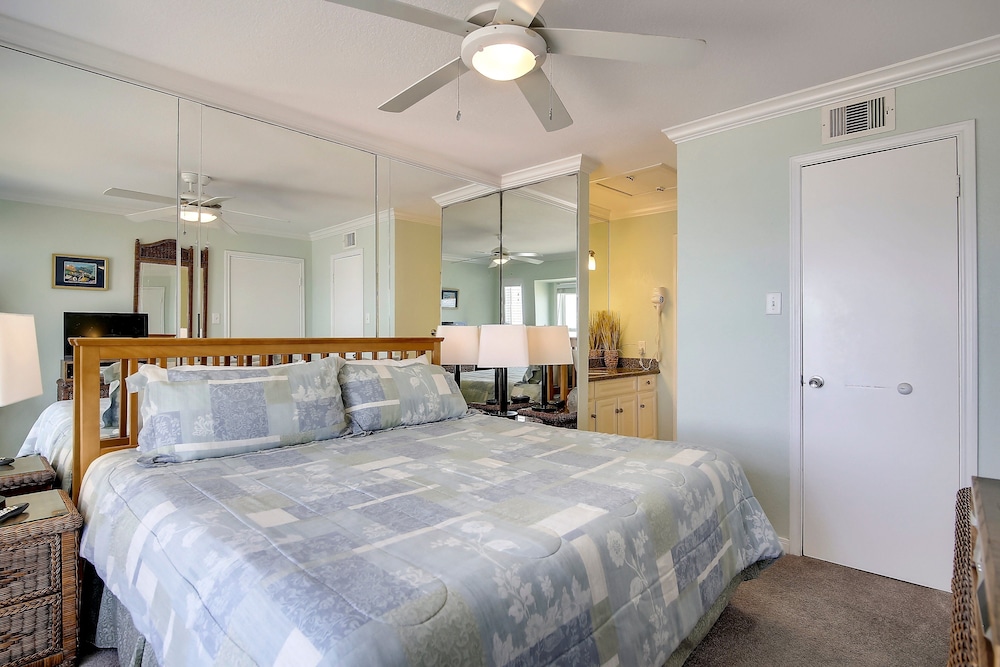 Condo, 2 Bedrooms