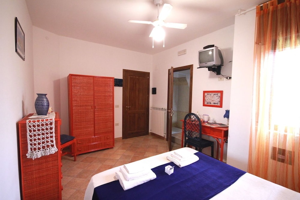 Standard Double Room photo 3