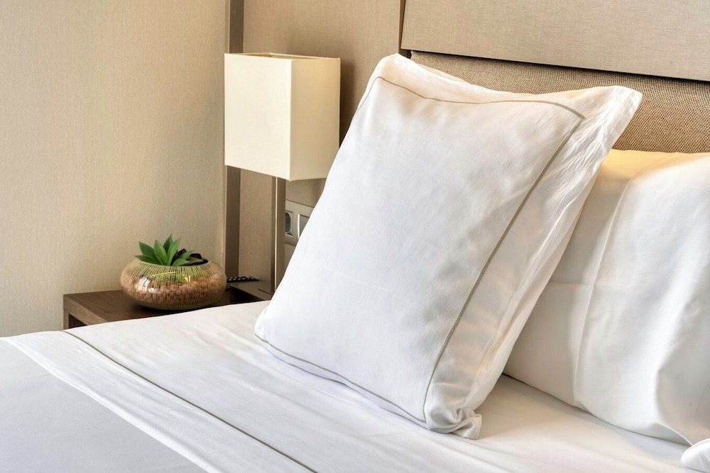 Standard Double or Twin Room thumbnail 5