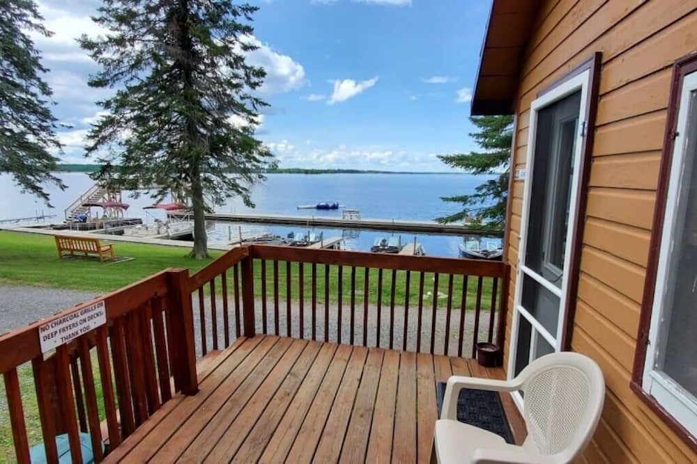 Sunset Cabin-Marina View 1 Bedroom Sunset Cabin photo 3