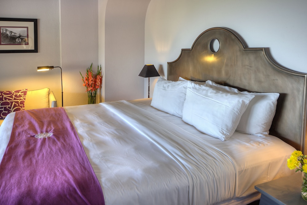 Deluxe Room, 1 King Bed, Garden View, Ground Floor - Photo 1