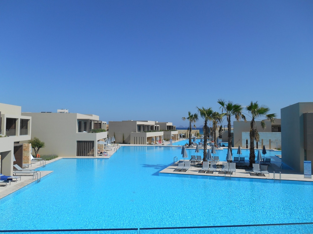 Maisonette Suite Sea Front with Sharing Pool - Photo 22