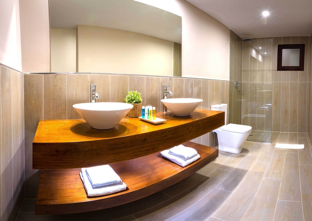 Suite, Pool View (2 Adults and 2 Children) - Photo 7