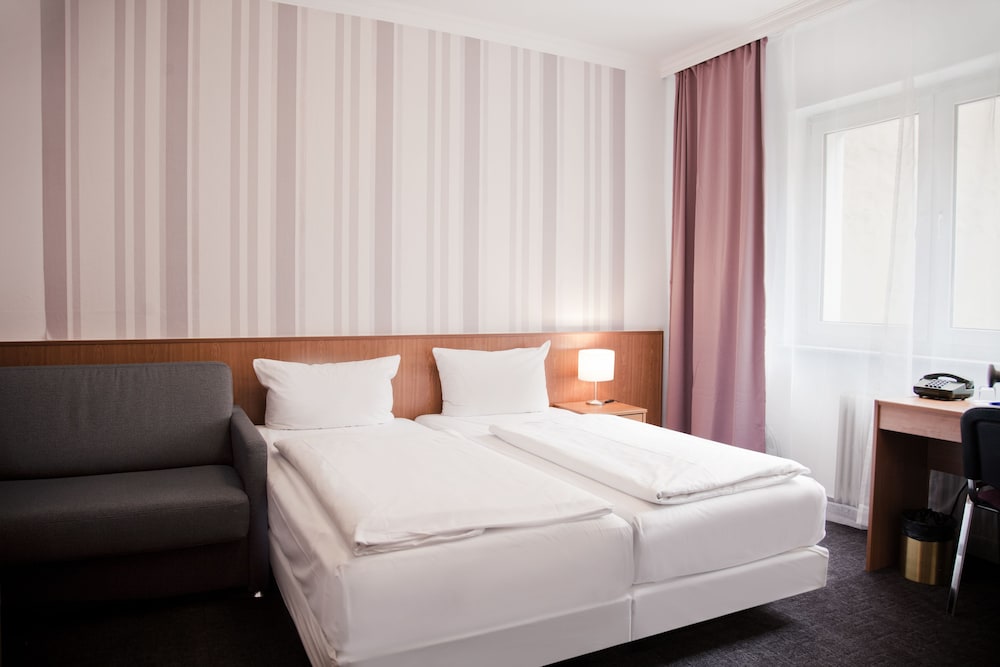 Standard Double Room, Courtyard View - Photo 2