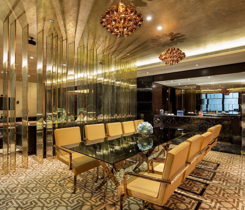 Presidential Suite thumbnail 5