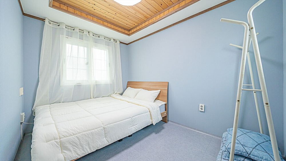 G: Ivory - 2F (1 Bed Room / 1 living Room) photo 2