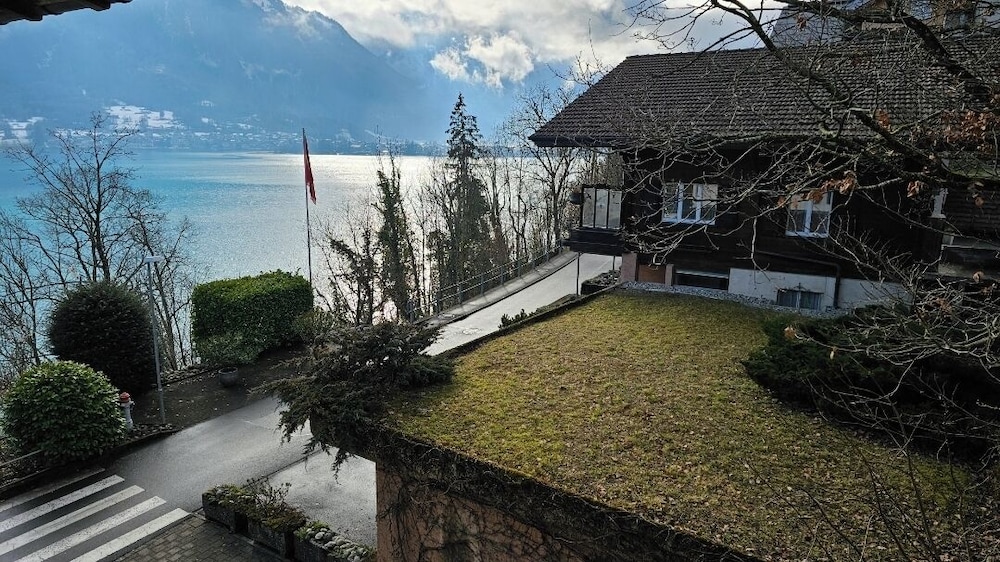 Double Room, 1 Queen Bed, Partial Lake View photo 3