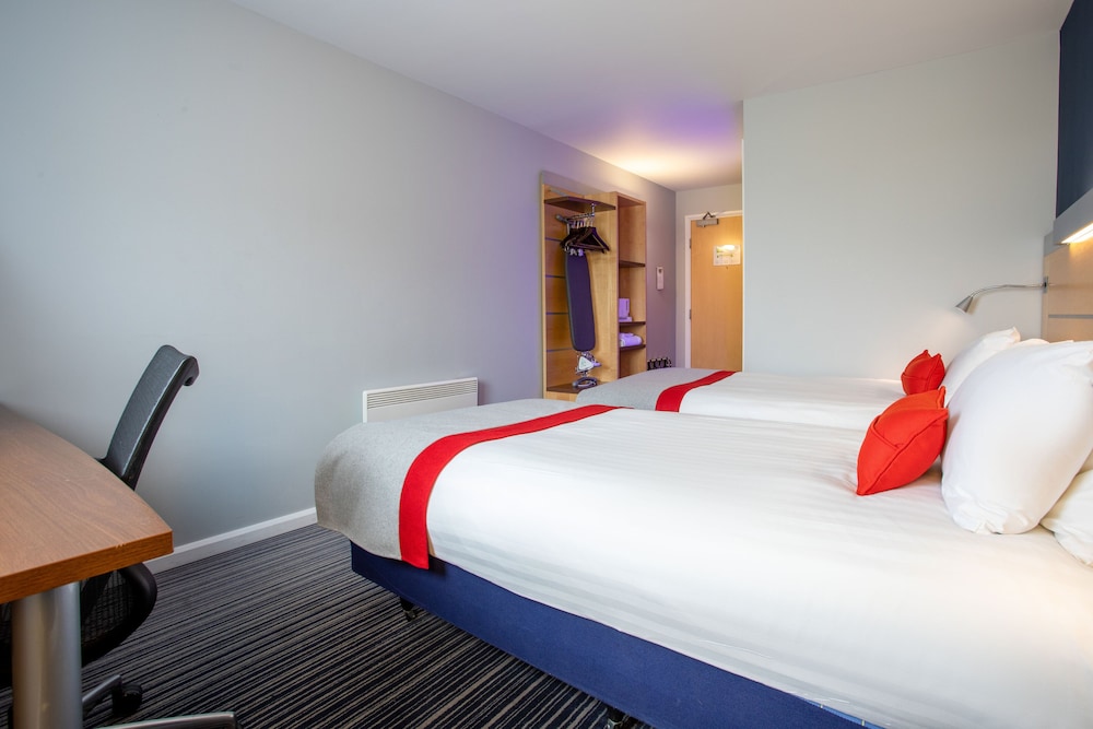 Standard Room, 2 Twin Beds (with Free Hot Breakfast) - Photo 6
