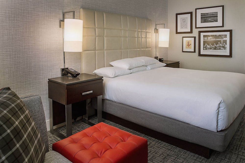 Suite, 1 King Bed (Arch View) photo 2