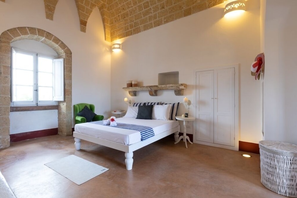 Deluxe House photo 1