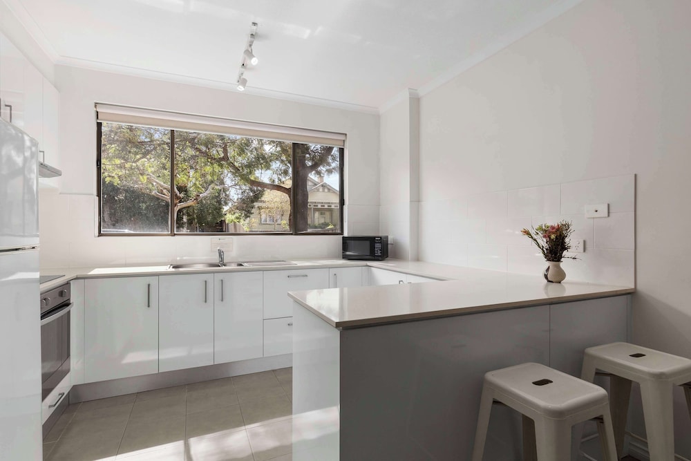 Standard Apartment, 2 Bedrooms, Non Smoking, Kitchen (Living Room) - Photo 4