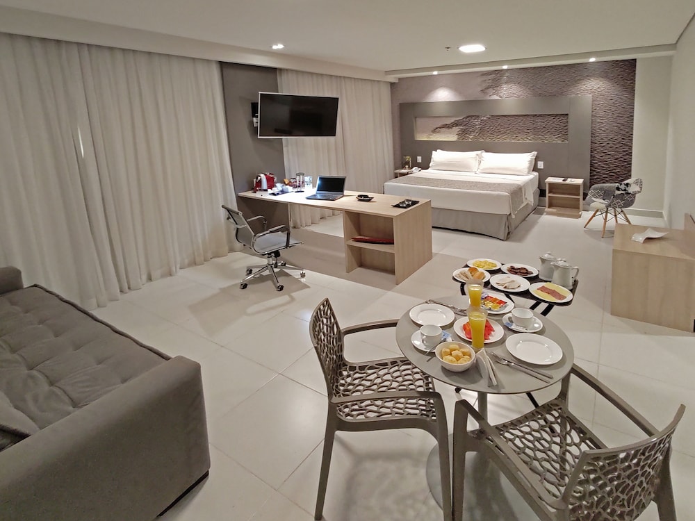 Premium Room, 1 King Bed, Non Smoking photo 3