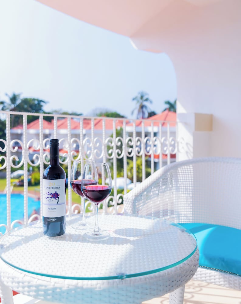 Suite With Complimentary In-House Entertainment & 15% Off On FnB,Spa & Laundry photo