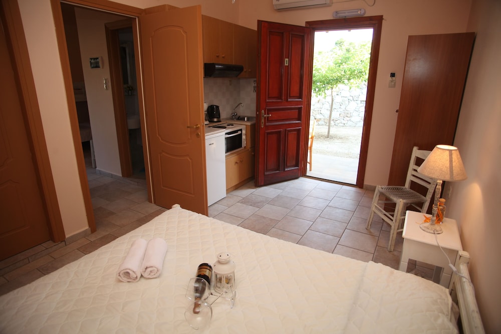 Family Apartment, 2 Bedrooms, 2 Bathrooms, Garden View