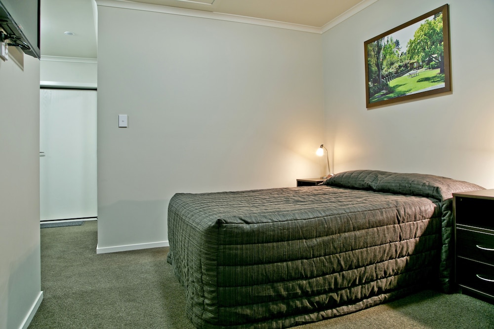 Studio, 1 King Bed, Accessible (2 Night Opening Specials!) photo 2