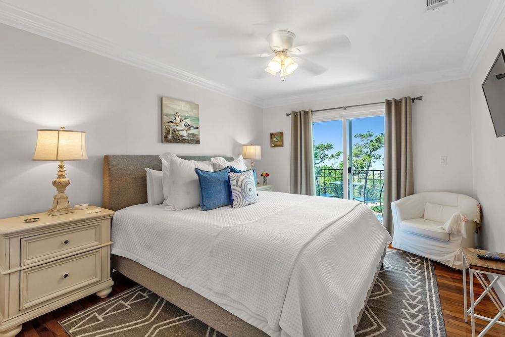 Cypress Luxury Suite, 2 Bedrooms, Bay View photo 2