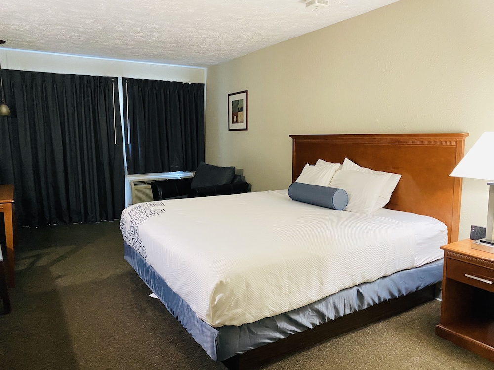 Standard Room, 1 Queen Bed, Patio or Balcony, River View photo 2