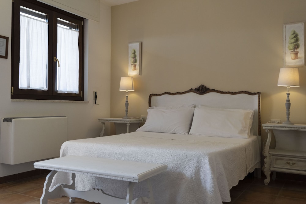 Basic Double Room, Ensuite photo 3