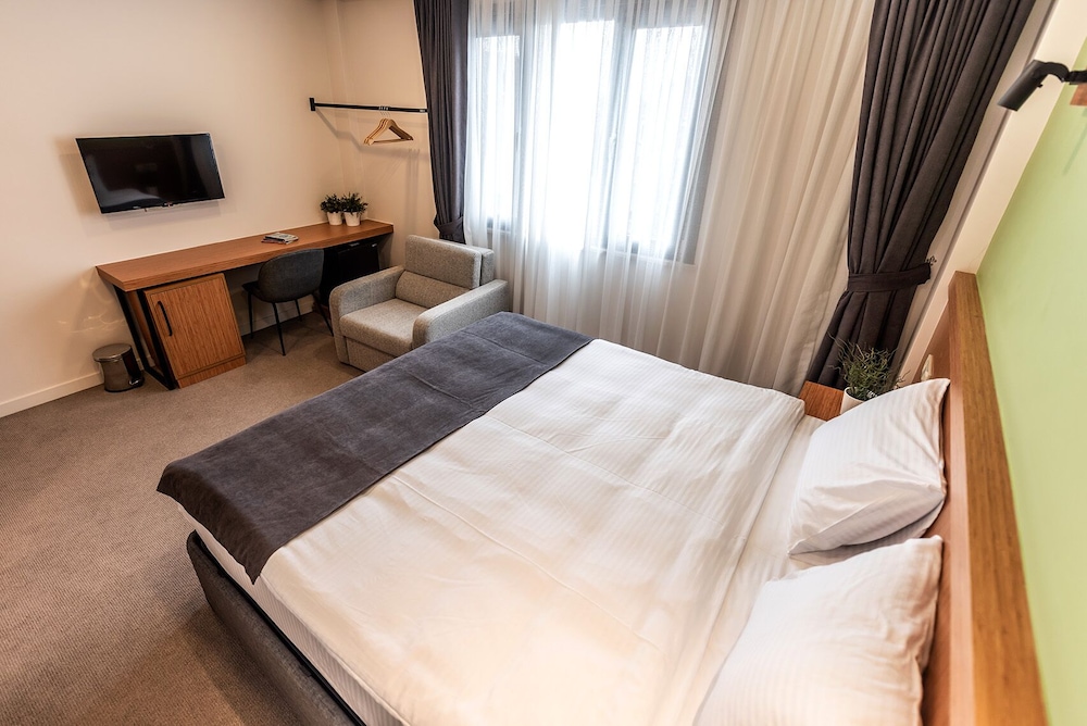 Superior Double or Twin Room photo 3