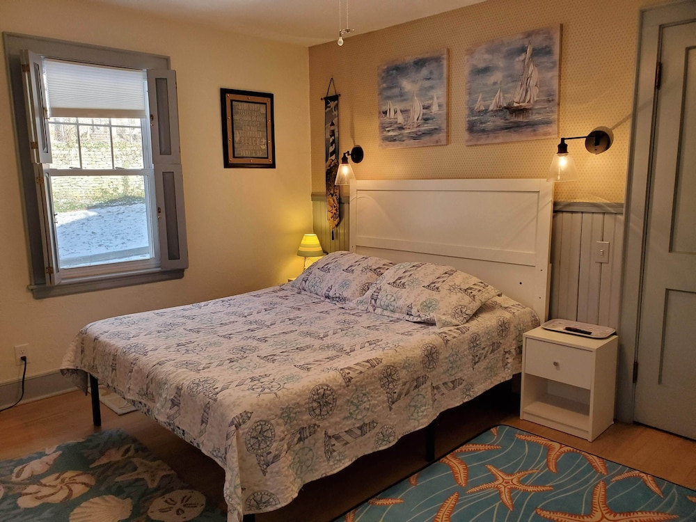 Cape Cod (Queen room with Shared bathroom) photo 2