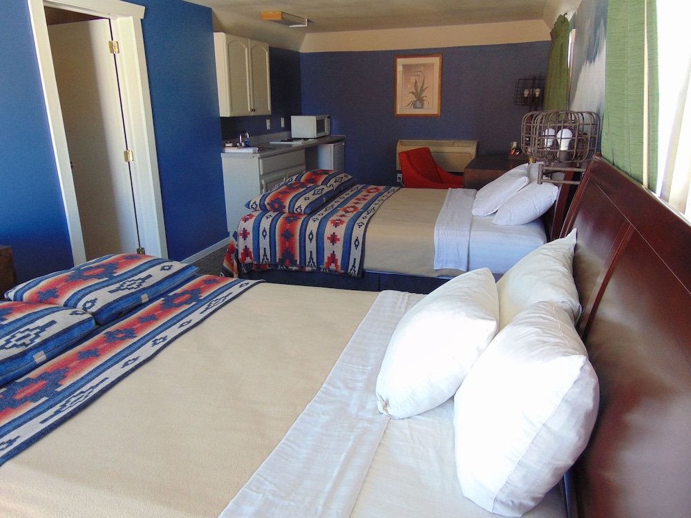 Cabin, 2 Queen Beds (Cowboy) - Photo 4
