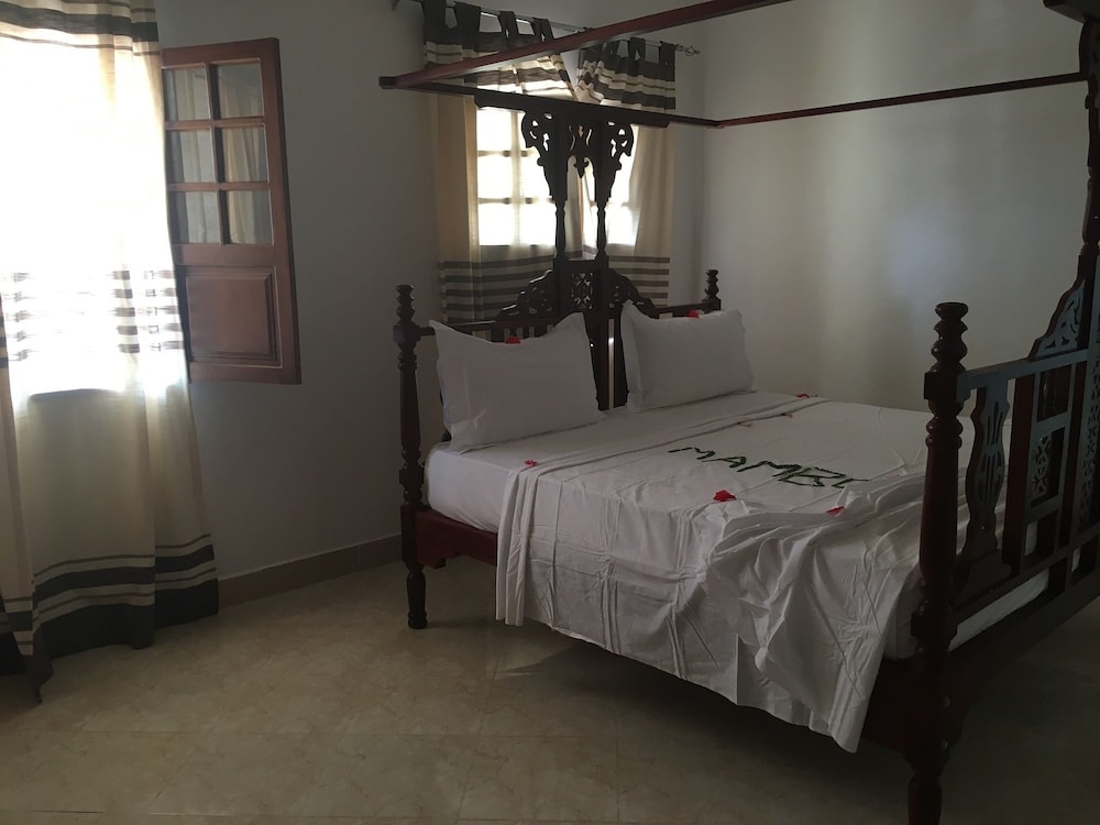 Classic Double Room, 1 Queen Bed, Private Bathroom, Ground Floor photo 2