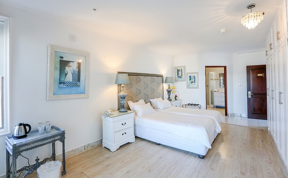1st Floor - Family - Partial Sea View - Photo 1
