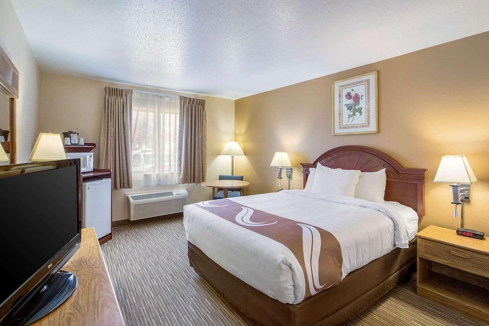 Suite, 1 King Bed, Non Smoking photo 1