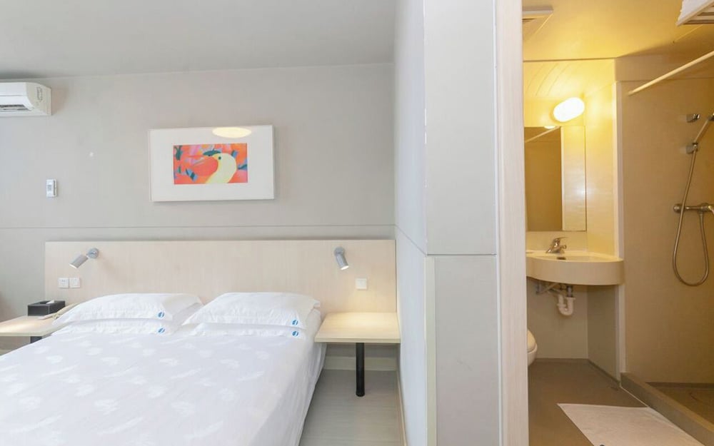 Standard Single Room, Partial Lake View photo 3