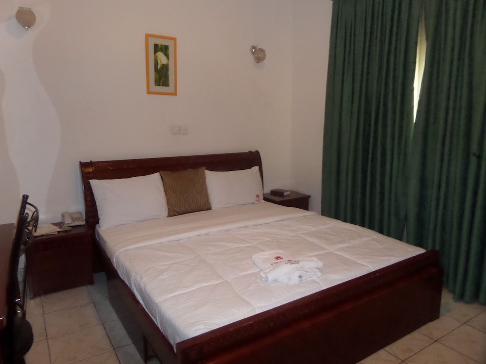 Standard Room, 1 Queen Bed