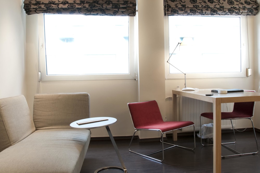 Executive Room - Photo 10