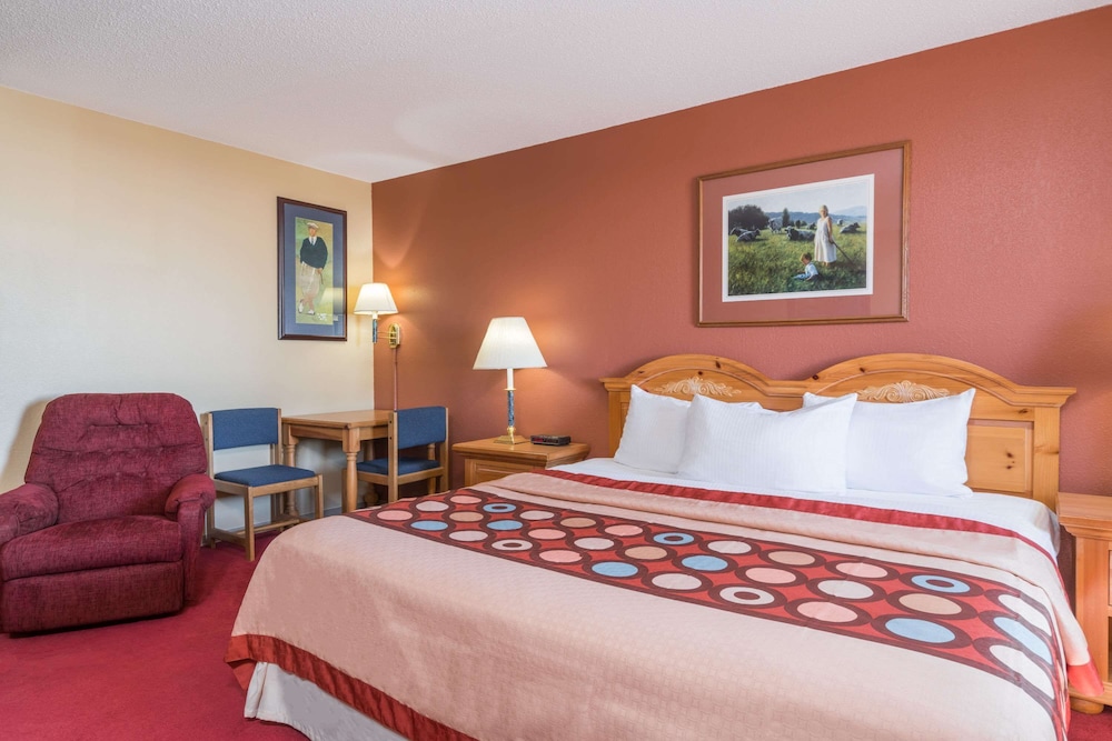 Room, 1 King Bed, Microwave