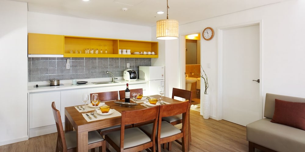 Suite (A, Room type Randomly Assigned) photo 2